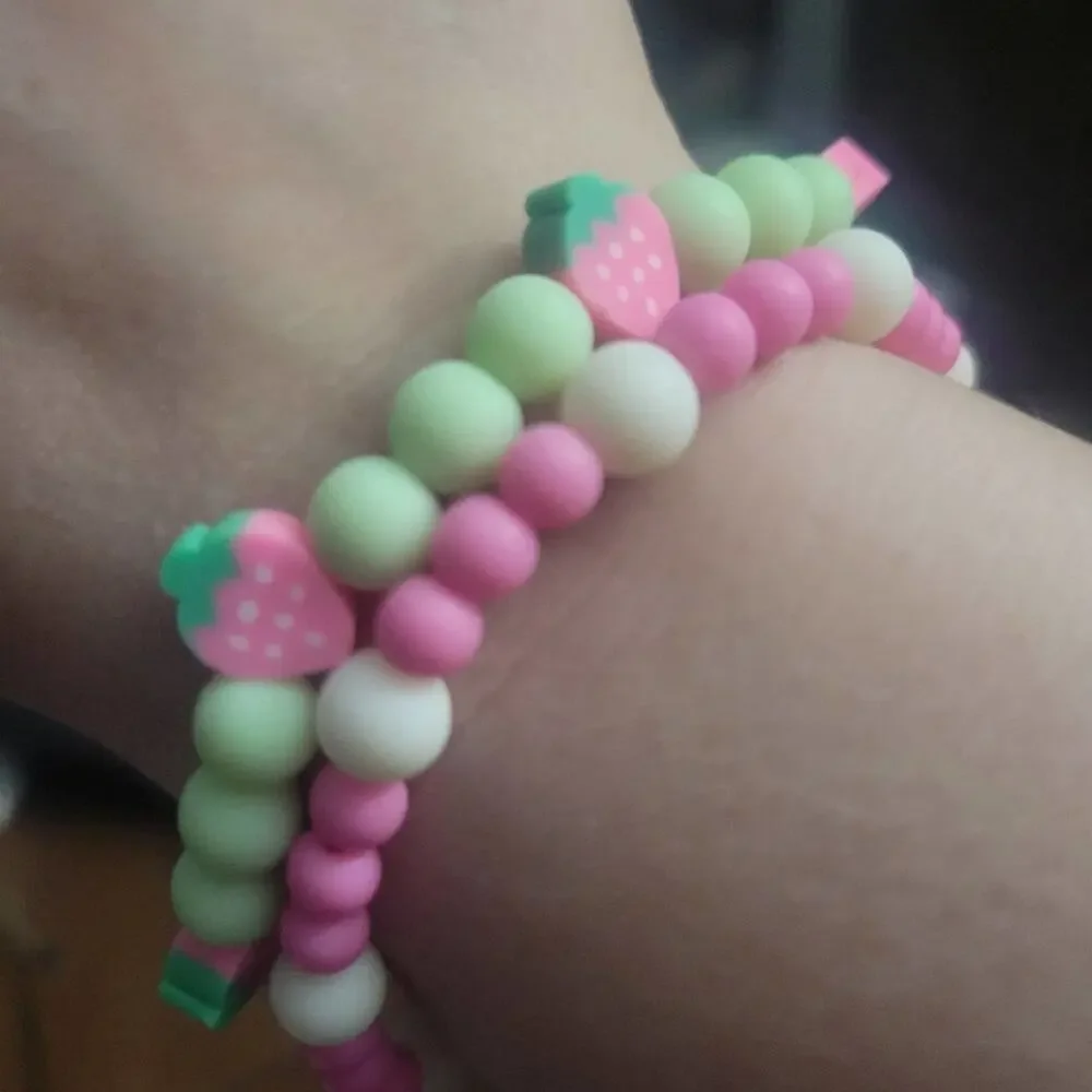 kawaii strawberry beaded bracelet set - Picture 2 of 2